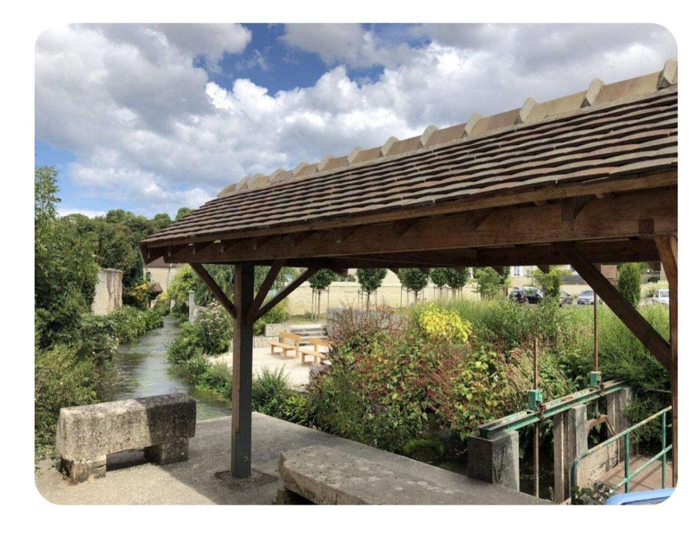 Logement Cosy Parking Prive Situe Au Coeur Du Village Reviers Exterior foto