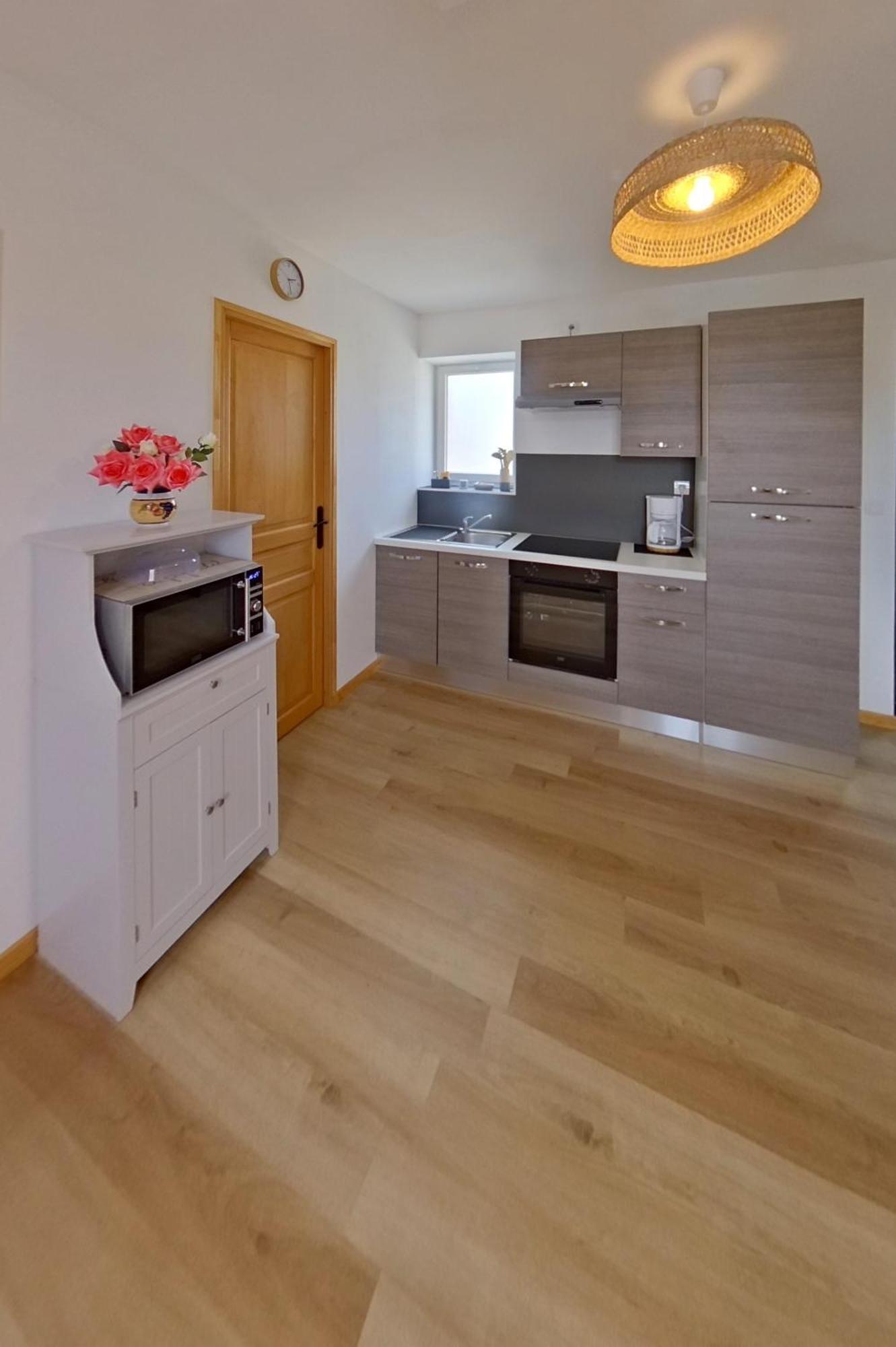 Logement Cosy Parking Prive Situe Au Coeur Du Village Reviers Exterior foto