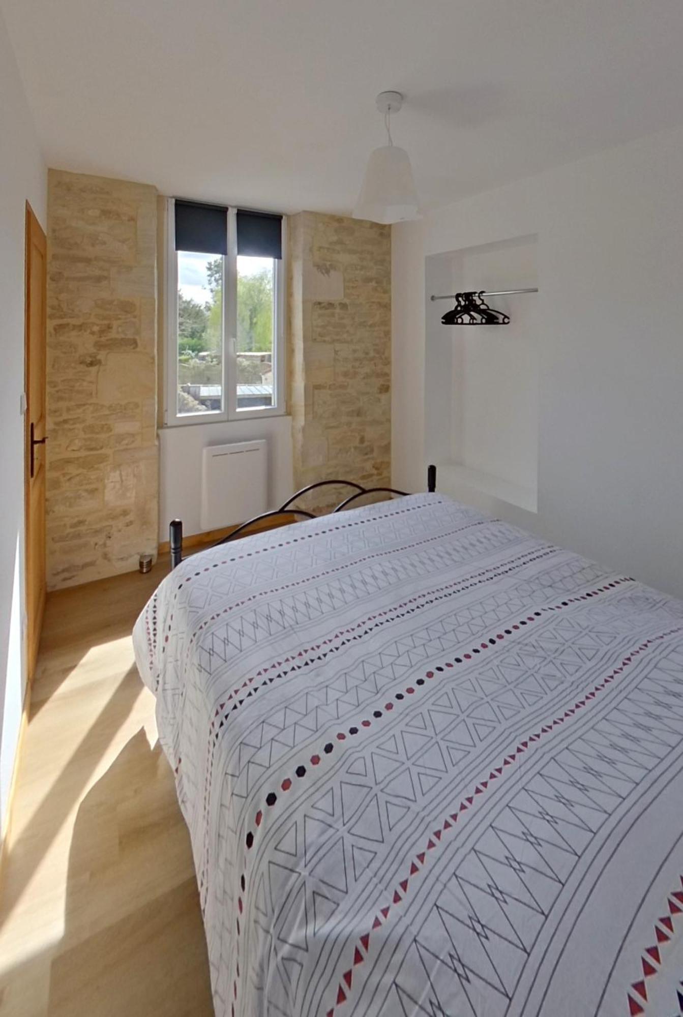 Logement Cosy Parking Prive Situe Au Coeur Du Village Reviers Exterior foto